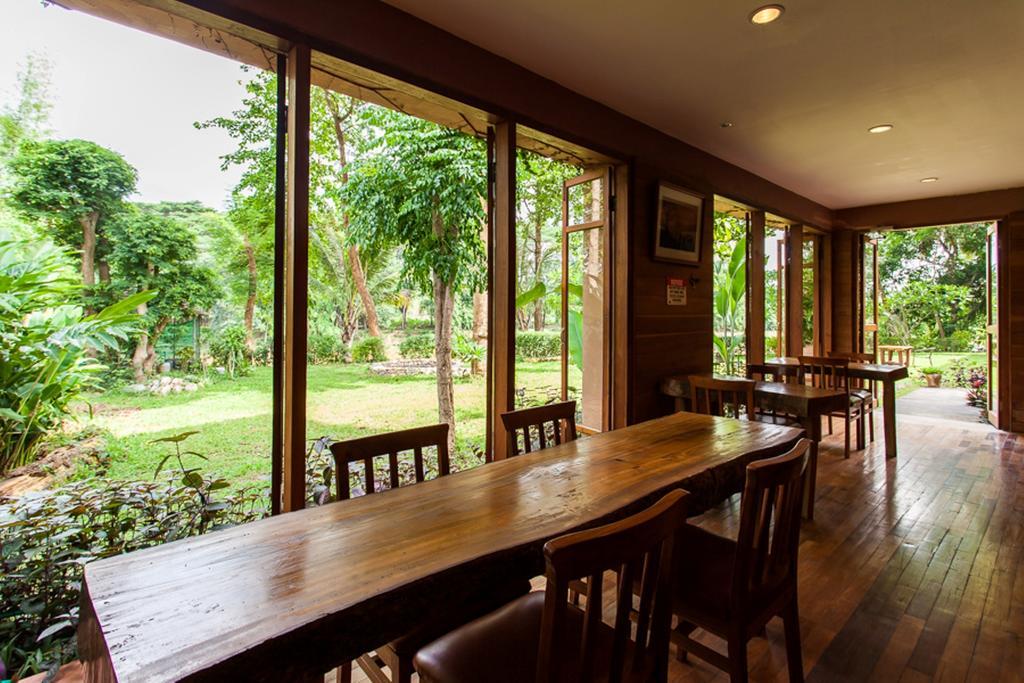 Riverhouse Resort Mae Sariang Exterior photo