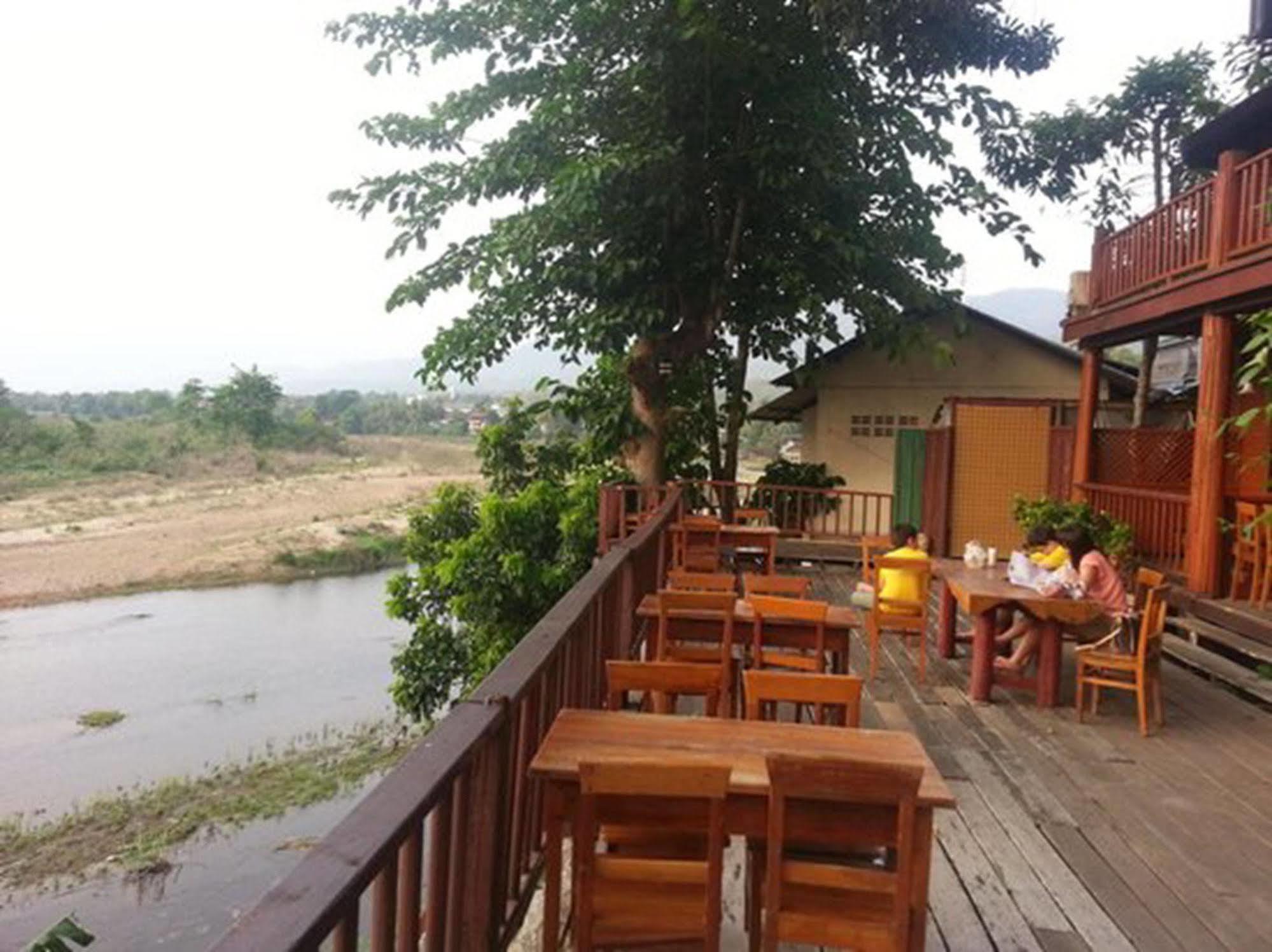 Riverhouse Resort Mae Sariang Exterior photo