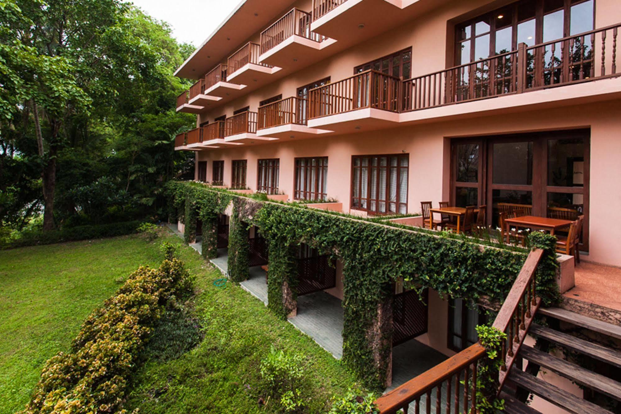 Riverhouse Resort Mae Sariang Exterior photo