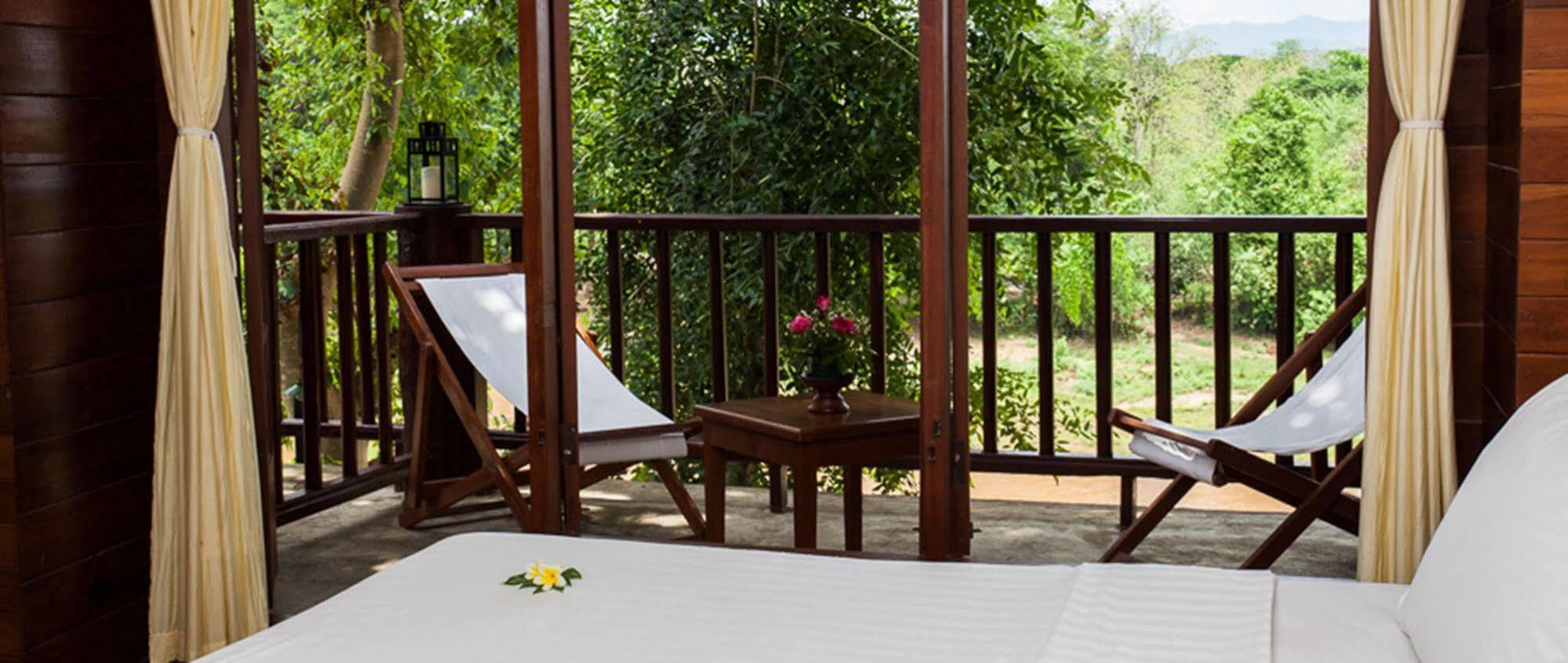 Riverhouse Resort Mae Sariang Exterior photo