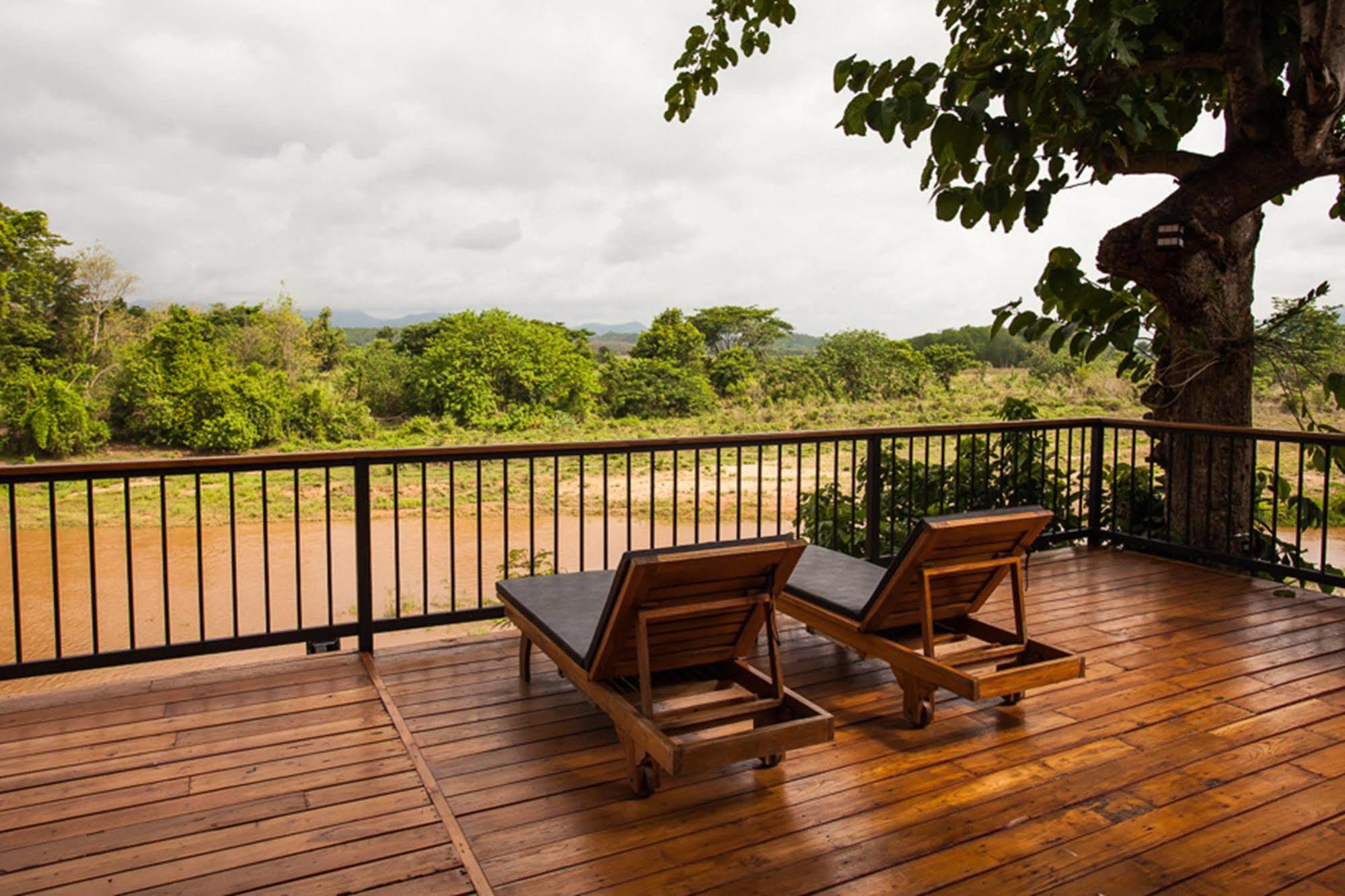 Riverhouse Resort Mae Sariang Exterior photo