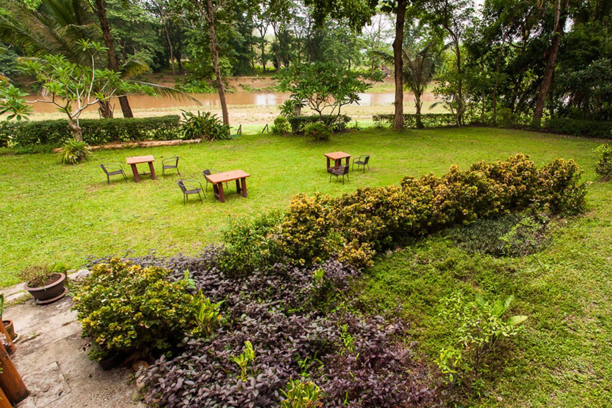 Riverhouse Resort Mae Sariang Exterior photo